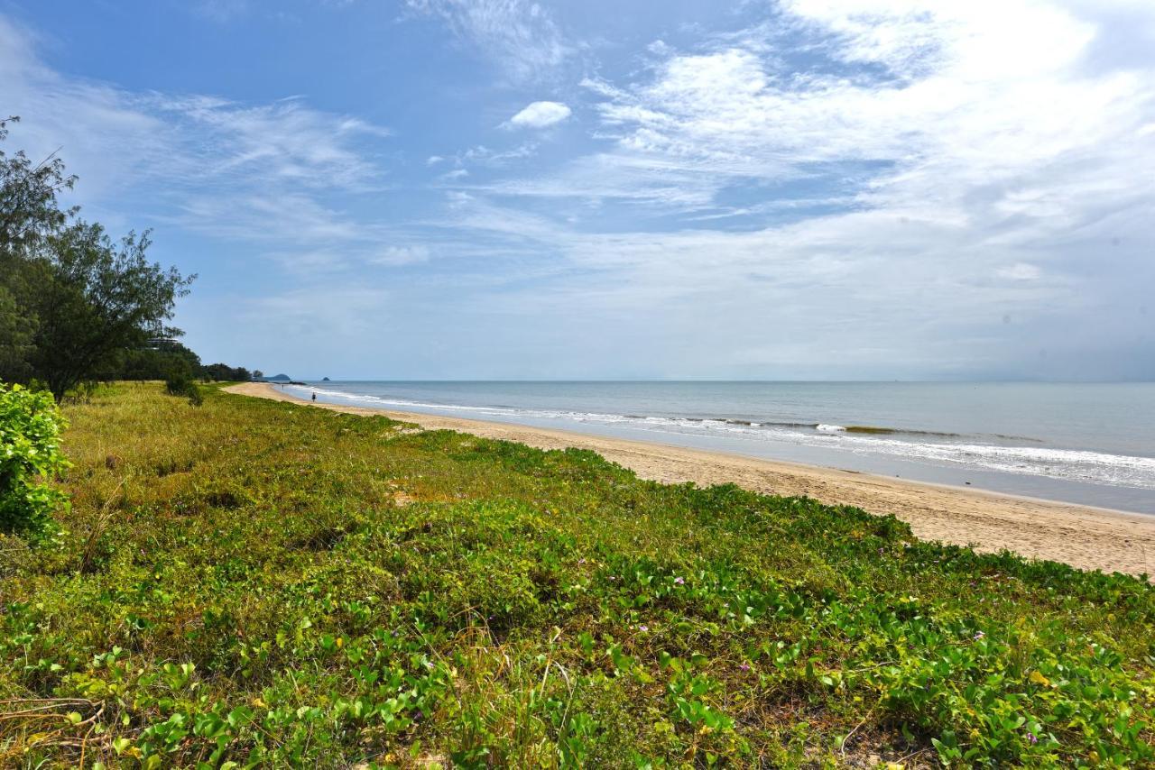 Golden Sands Beachfront Resort Yorkeys Knob Exterior foto